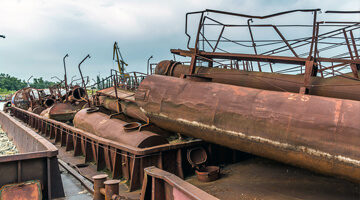 Старое ржавое судно